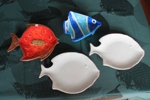Four-piece fishes lot