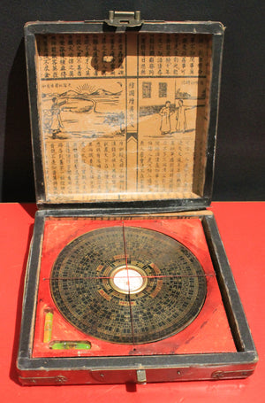 Vintage Feng Shiu compass and case