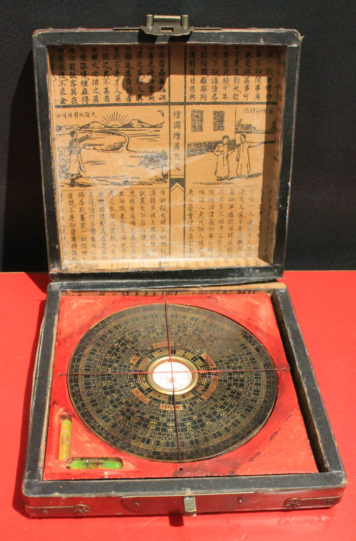 Vintage Feng Shiu compass and case