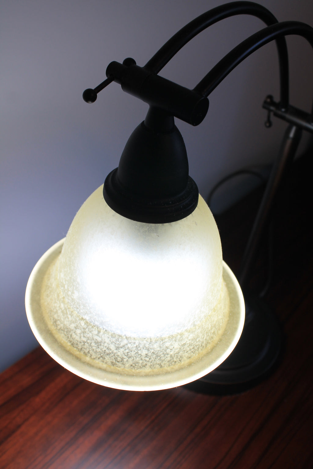 Arched desk lamp