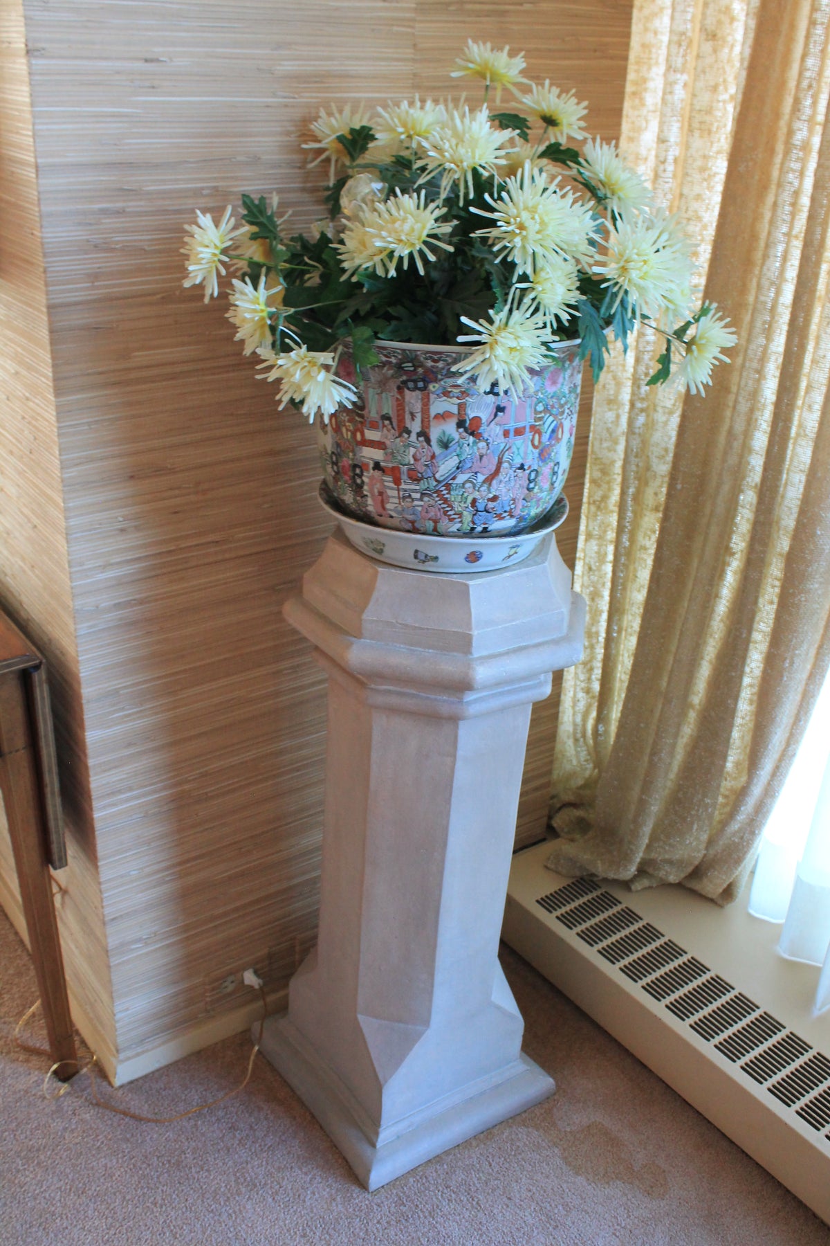 3' Pedestal with Oriental Pot and Flowers