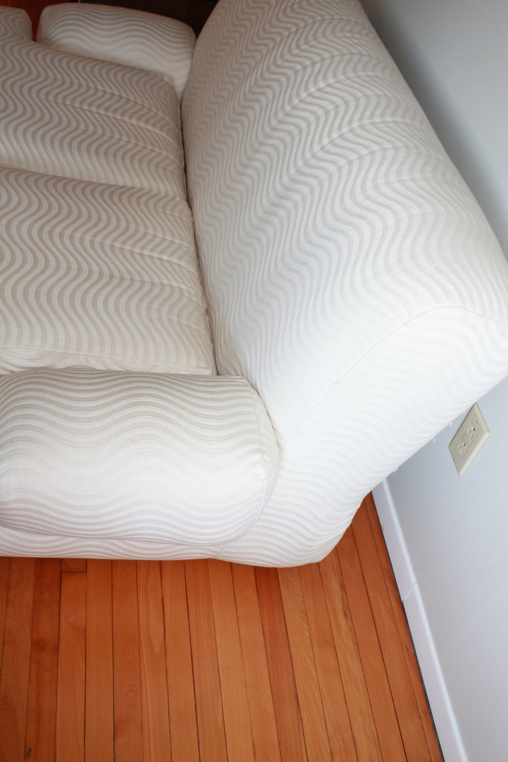 Plush Low Love Seat in Wave Pattern